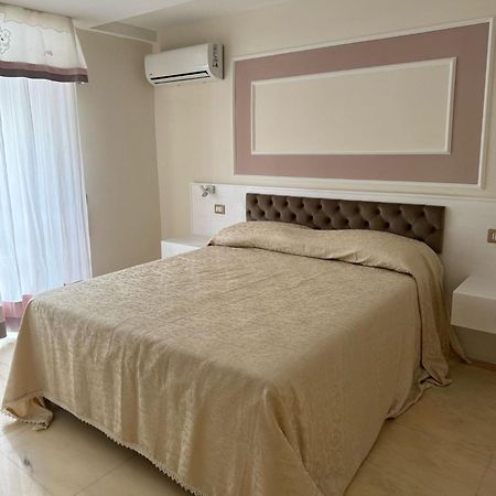 Bernini House Naples Hotel Bagian luar foto