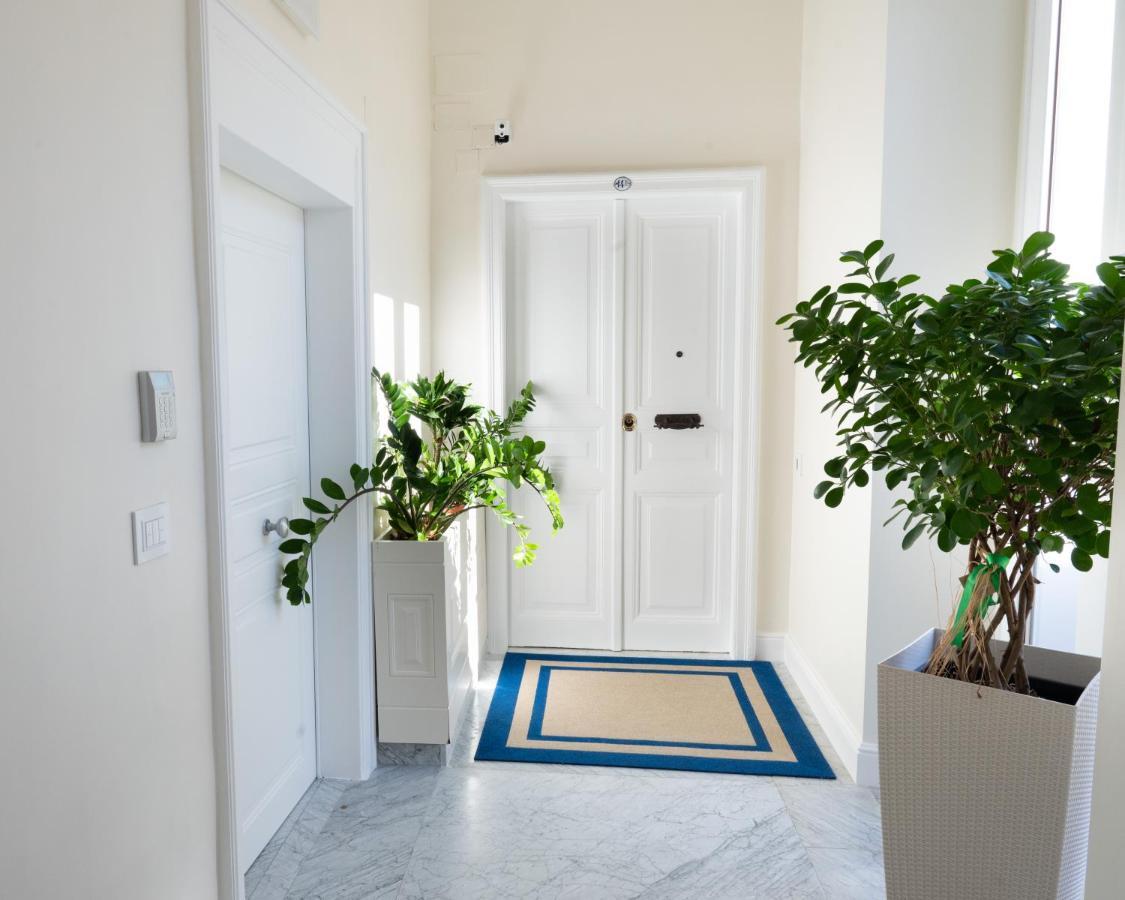 Bernini House Naples Hotel Bagian luar foto