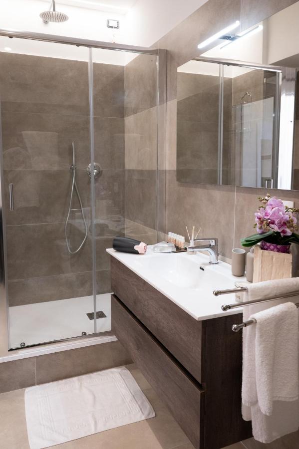 Bernini House Naples Hotel Bagian luar foto