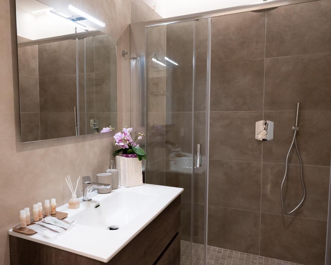 Bernini House Naples Hotel Bagian luar foto