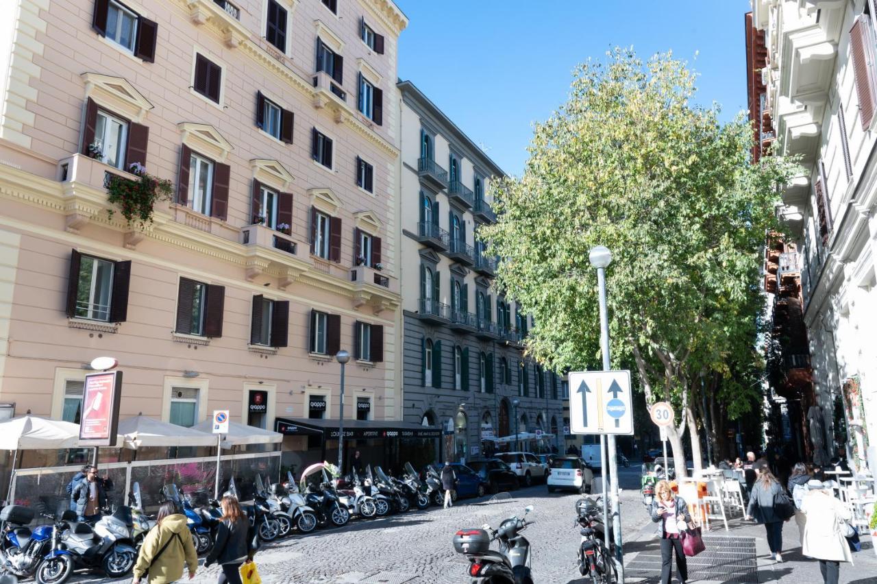 Bernini House Naples Hotel Bagian luar foto