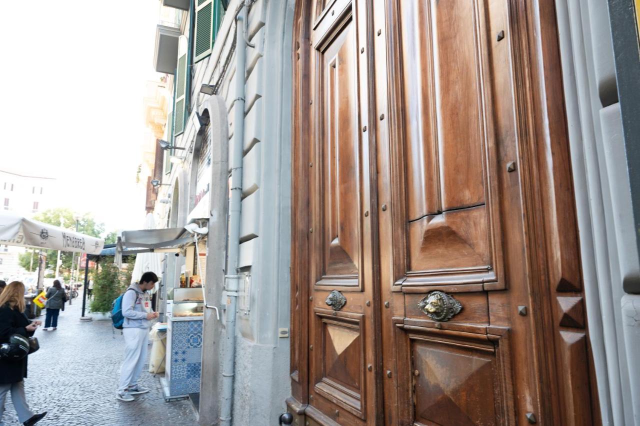Bernini House Naples Hotel Bagian luar foto