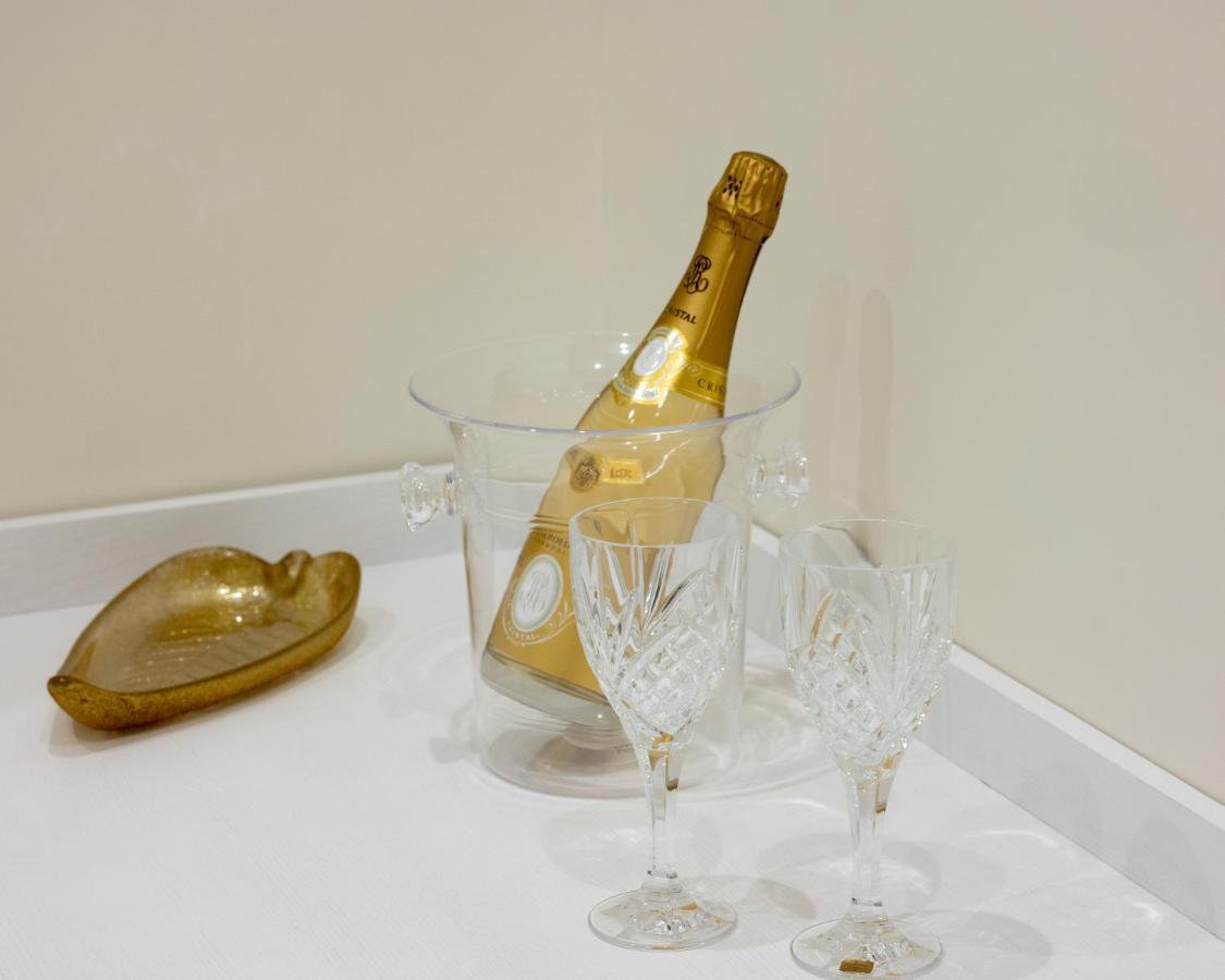 Bernini House Naples Hotel Bagian luar foto