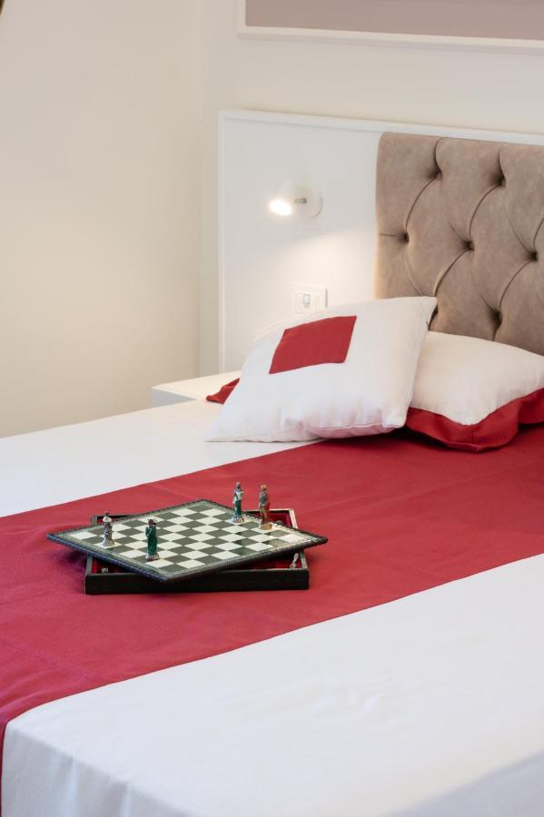 Bernini House Naples Hotel Bagian luar foto