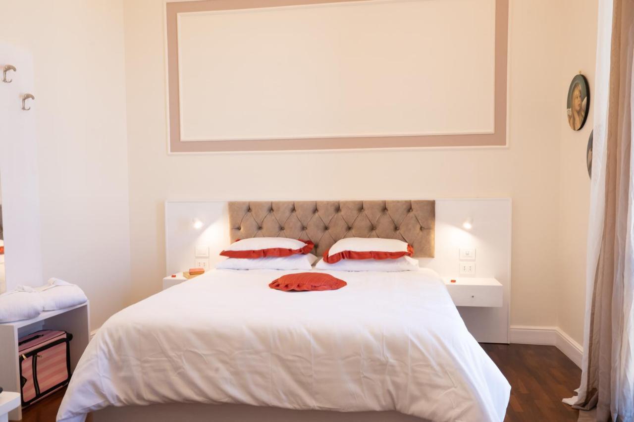 Bernini House Naples Hotel Bagian luar foto