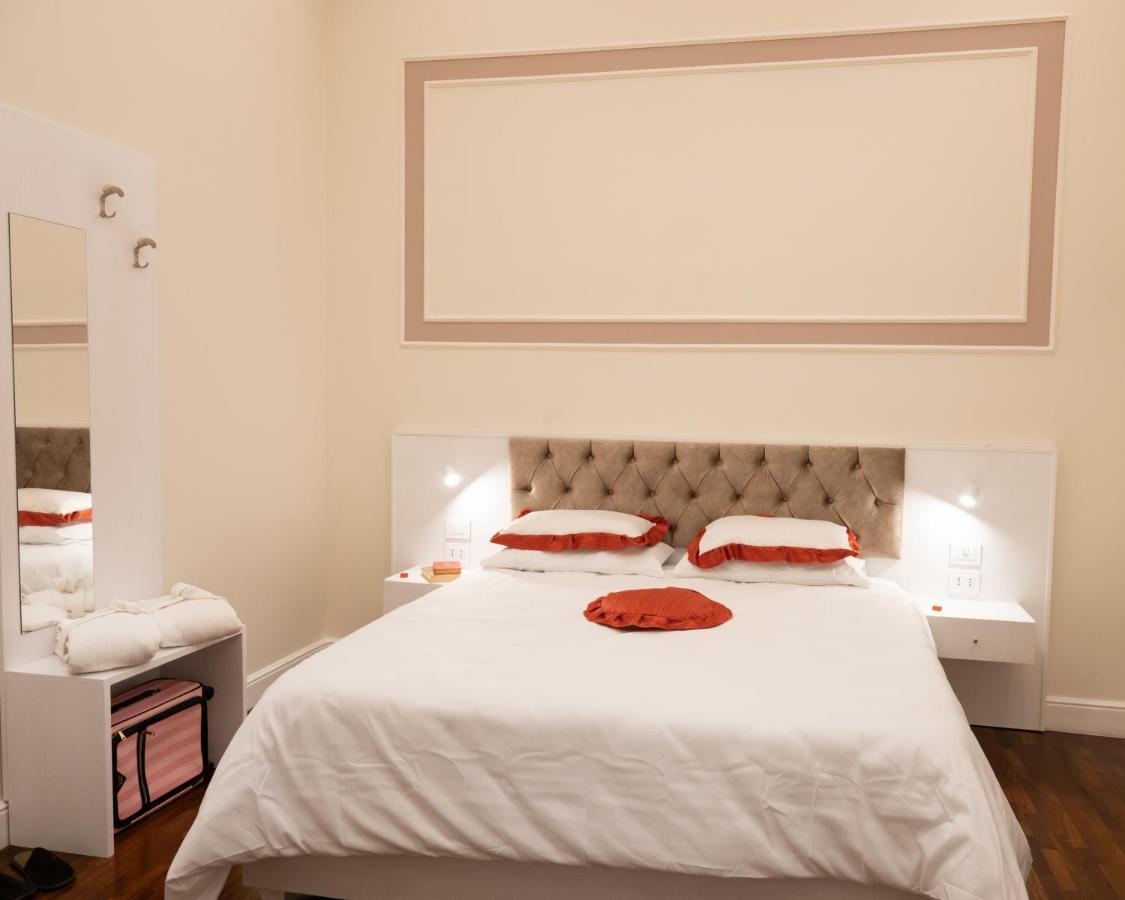 Bernini House Naples Hotel Bagian luar foto