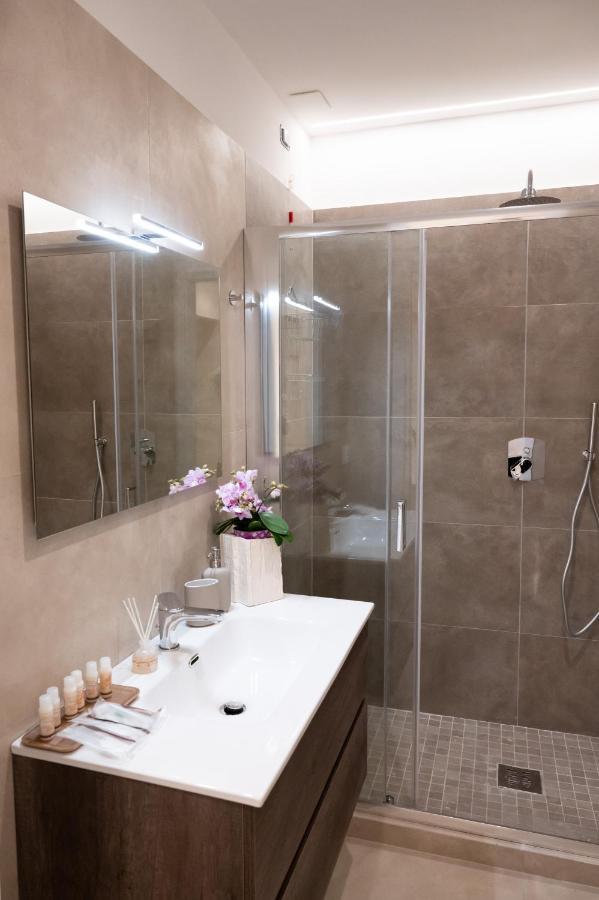 Bernini House Naples Hotel Bagian luar foto