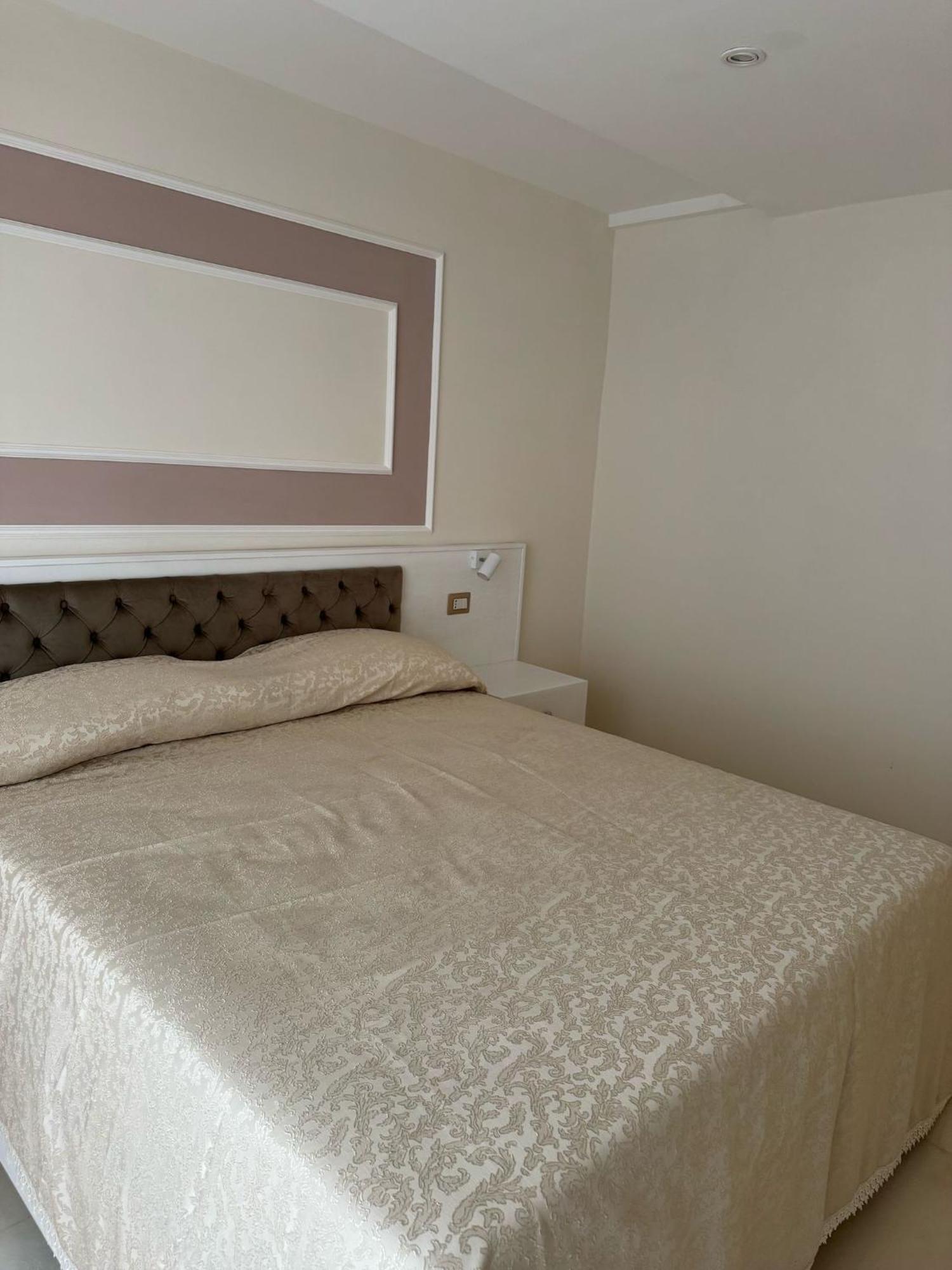 Bernini House Naples Hotel Bagian luar foto