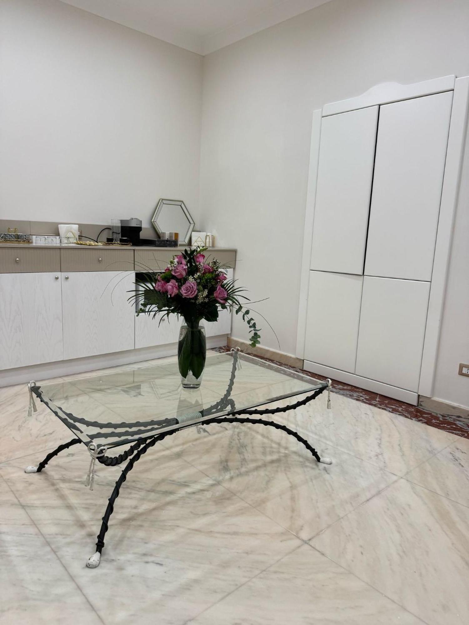 Bernini House Naples Hotel Bagian luar foto