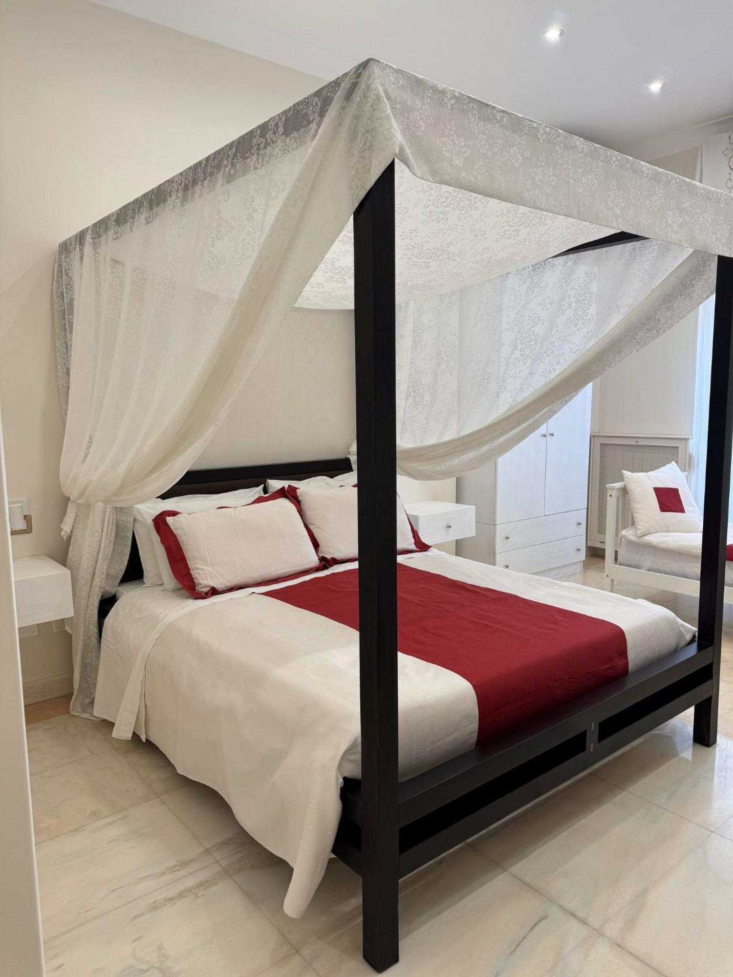 Bernini House Naples Hotel Bagian luar foto