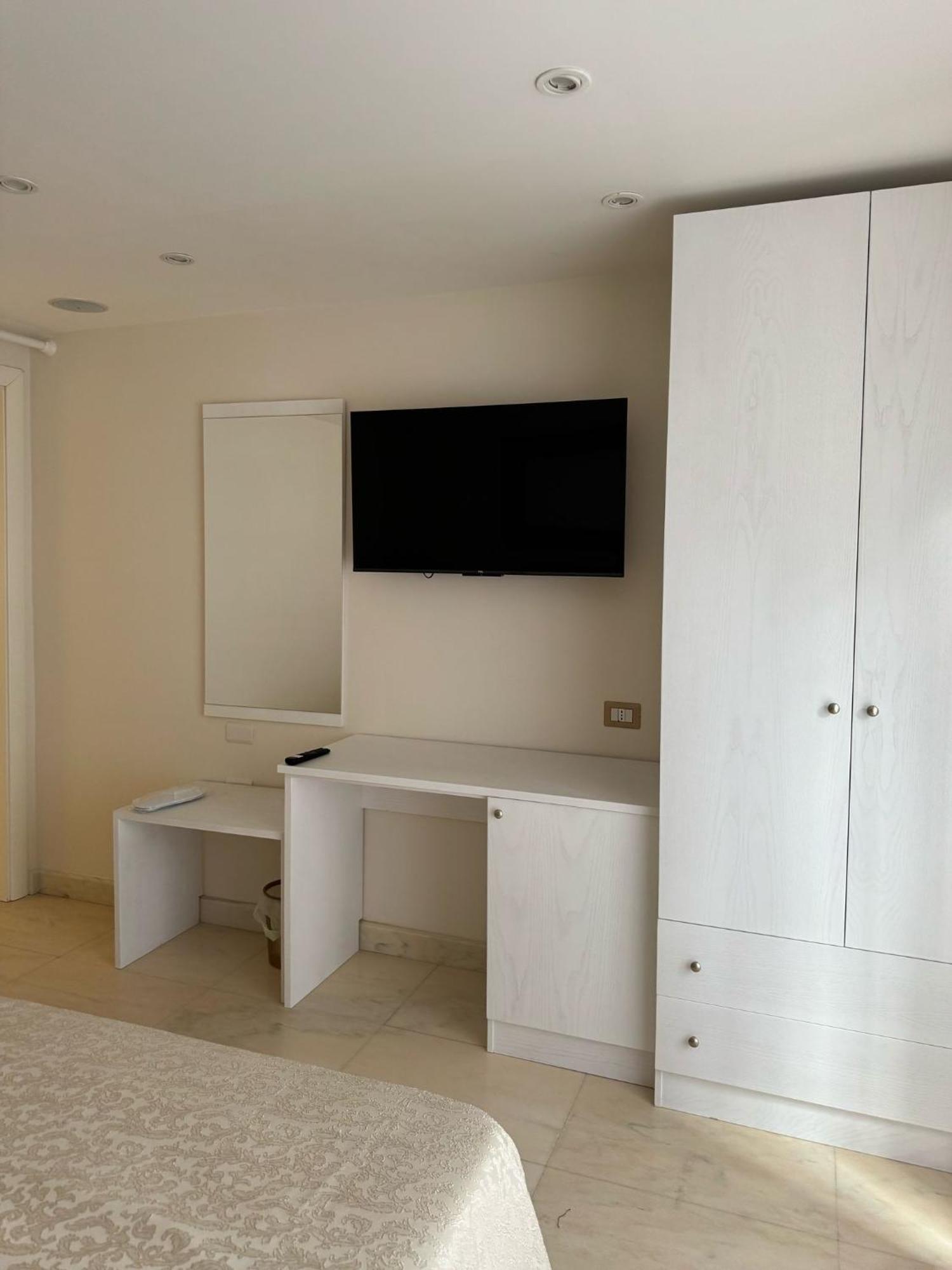 Bernini House Naples Hotel Bagian luar foto