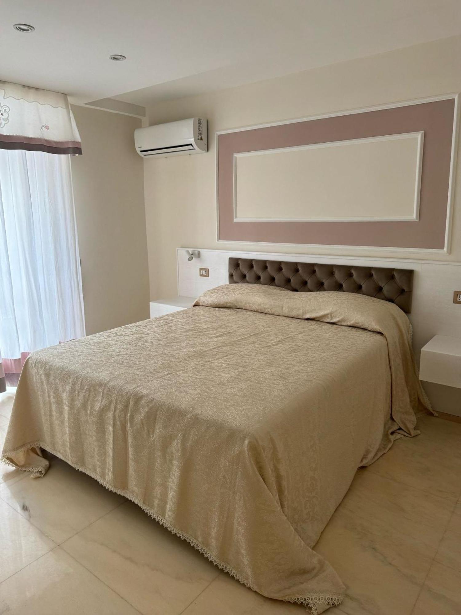 Bernini House Naples Hotel Bagian luar foto