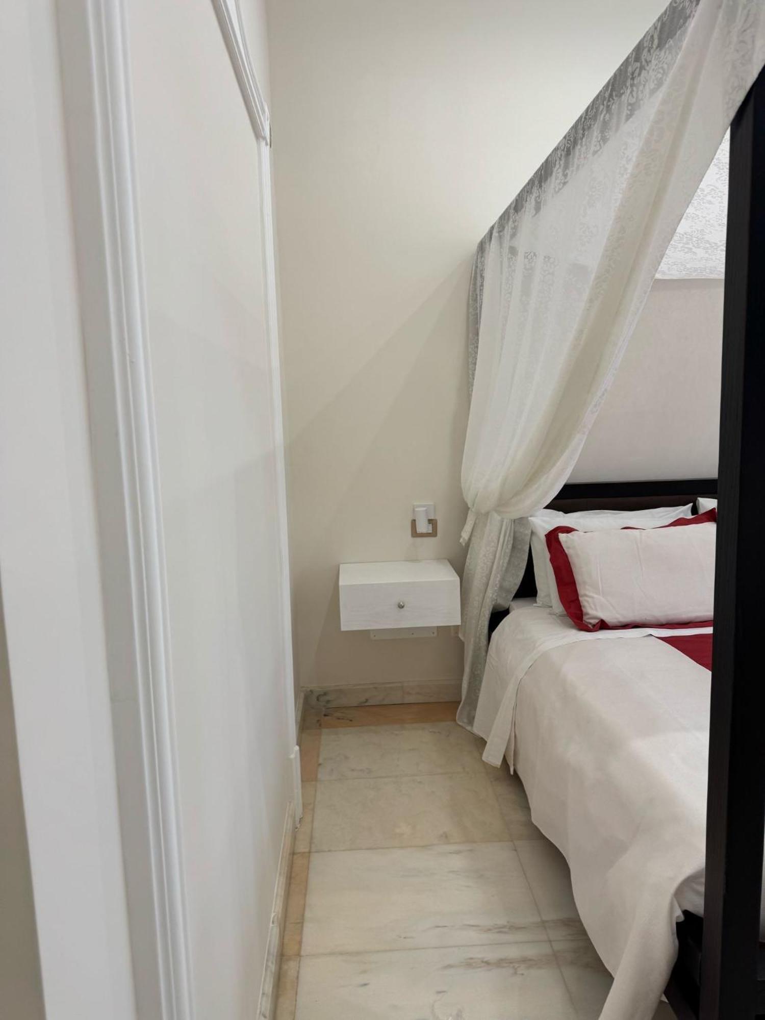 Bernini House Naples Hotel Bagian luar foto